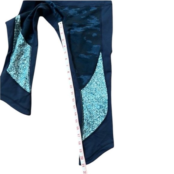 Lululemon Wunder Under Crop Full-On Luon Size 4 in Camo Blue - Picture 12 of 12